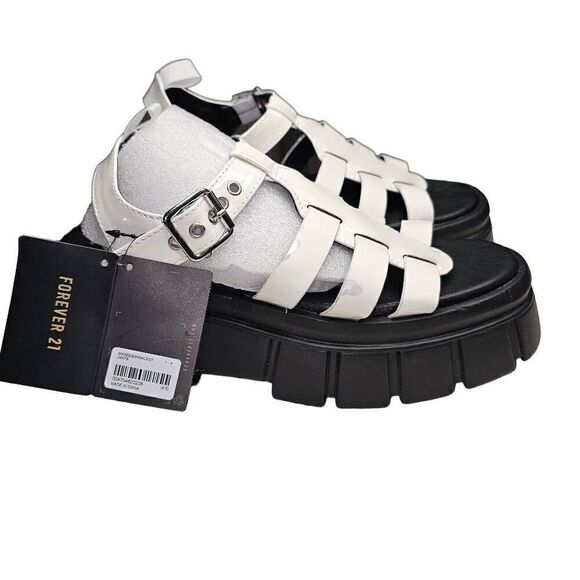 Caged Lug-Sole Sandals Faux Patent Leather Size 8.5 NEW with Tags - Picture 4 of 7